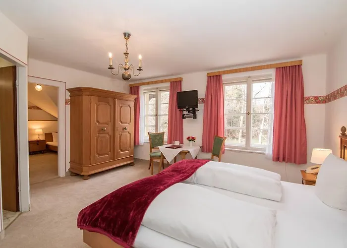 Hotel Restaurant Gruenwalderhof 3*